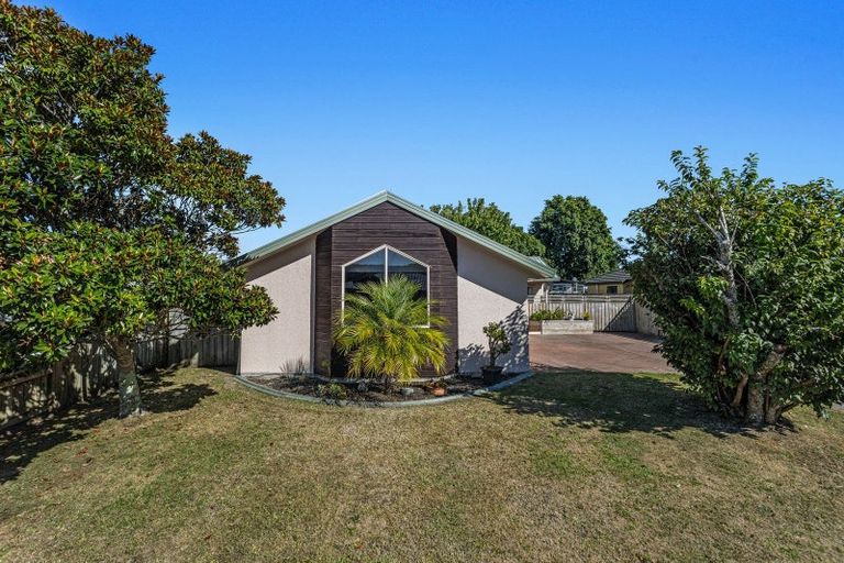 Photo of property in 5 Edgewater Grove, Whakatane, 3120