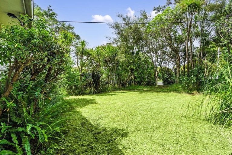 Photo of property in 23 Taipari Road, Te Atatu Peninsula, Auckland, 0610