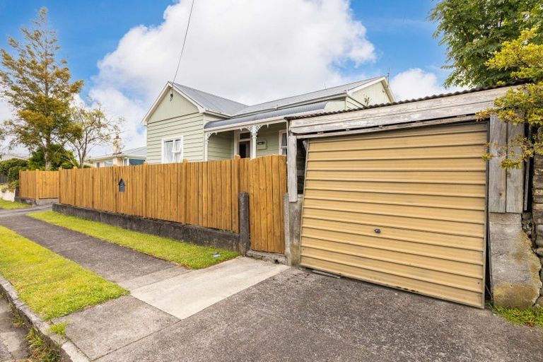 Photo of property in 22 Cutfield Street, Inglewood, 4330