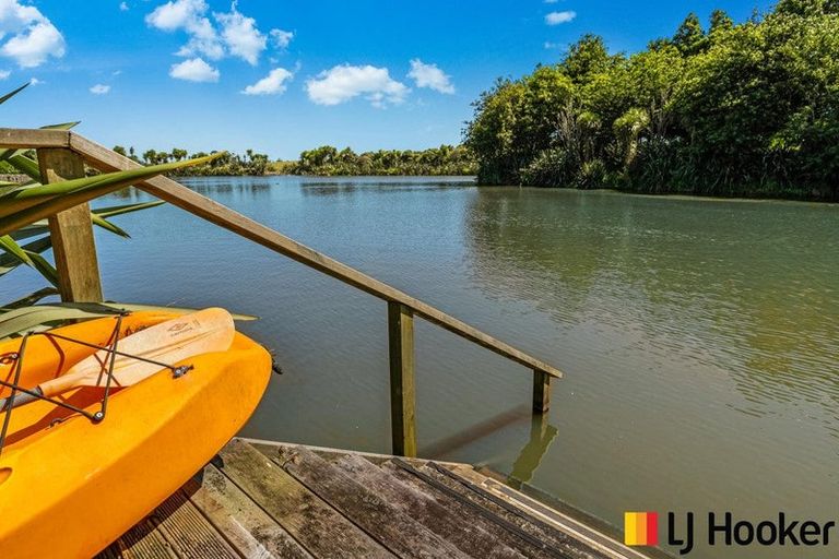 Photo of property in 98 Bushlake Way, Kingseat, Papakura, 2580