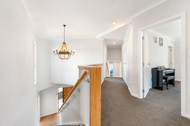 Photo of property in 1 Vaucluse Heights, Fitzherbert, Palmerston North, 4410