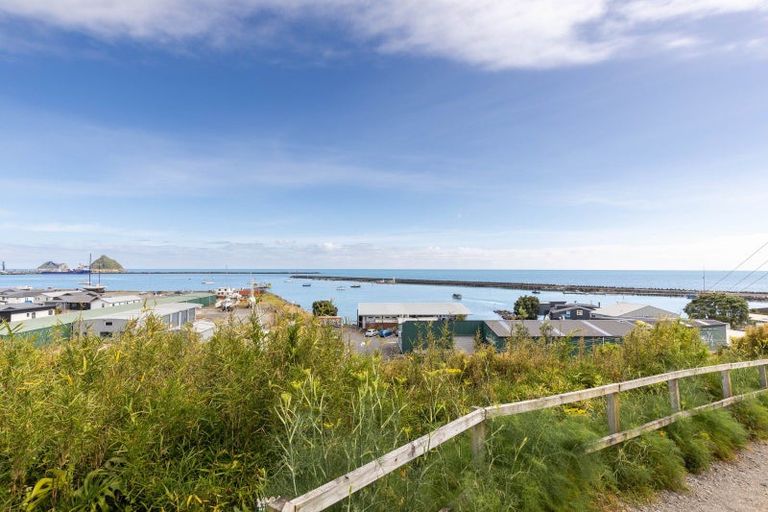 Photo of property in 6 Calvert Road, Moturoa, New Plymouth, 4310