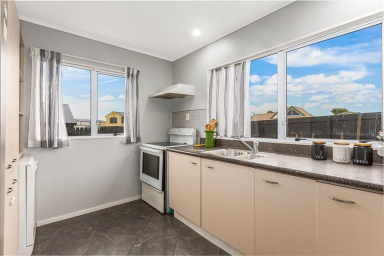 Photo of property in 2 Coventry Close, Ascot Park, Porirua, 5024