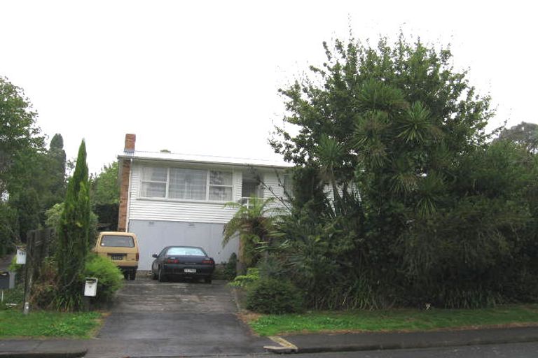 Photo of property in 11 Lucinda Place, Glen Eden, Auckland, 0602