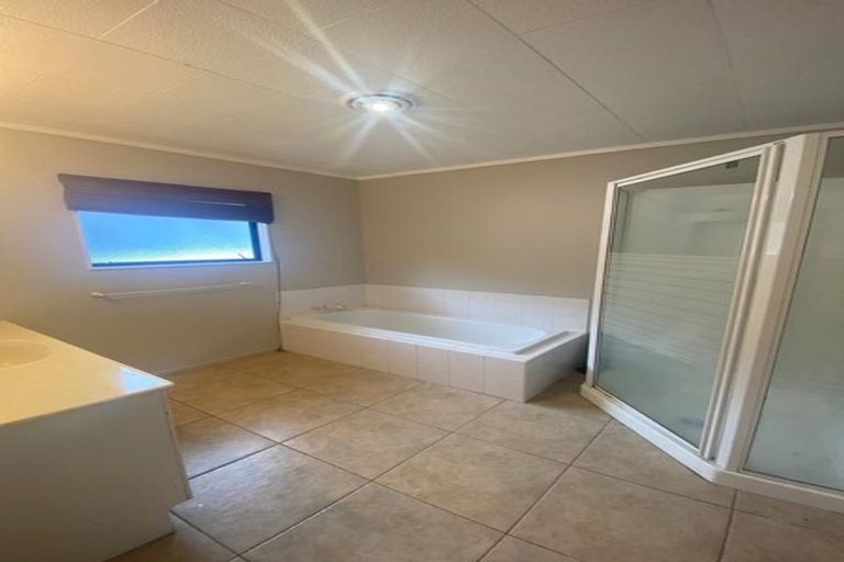 Photo of property in 21 Hakea Place, Totara Heights, Auckland, 2105