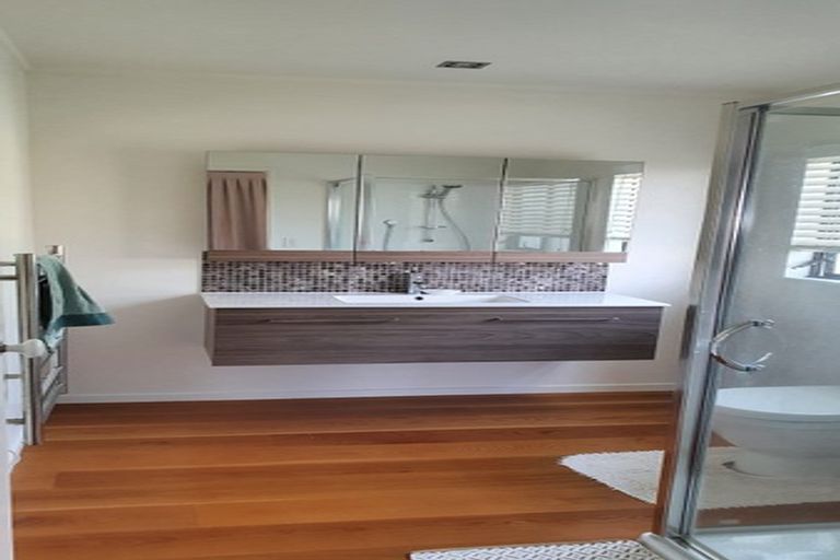 Photo of property in 17 Ferntree Terrace, West Harbour, Auckland, 0618