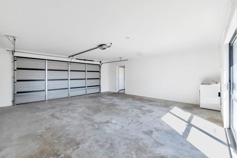 Photo of property in 86 Farquhar Road, Glendene, Auckland, 0602