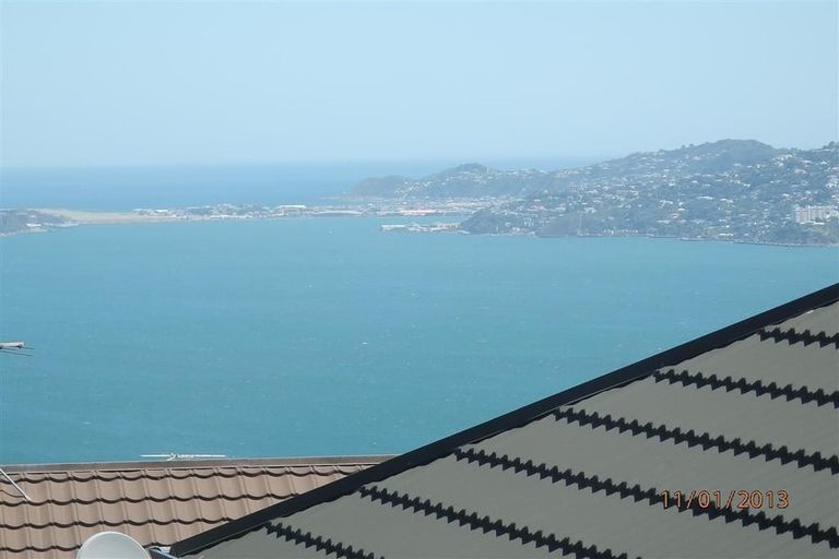 Photo of property in 74 Dress Circle, Newlands, Wellington, 6037