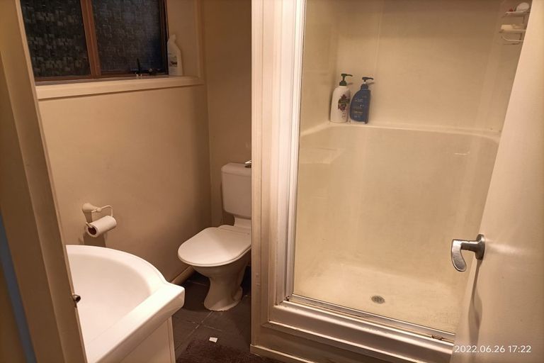 Photo of property in 1/3 Sunset Road, Totara Vale, Auckland, 0632