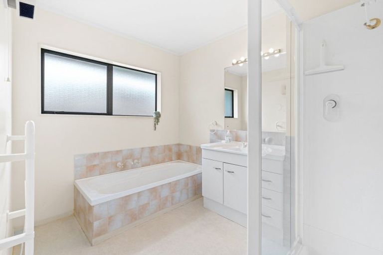 Photo of property in 36 Cranbrook Grove, Waikanae, 5036