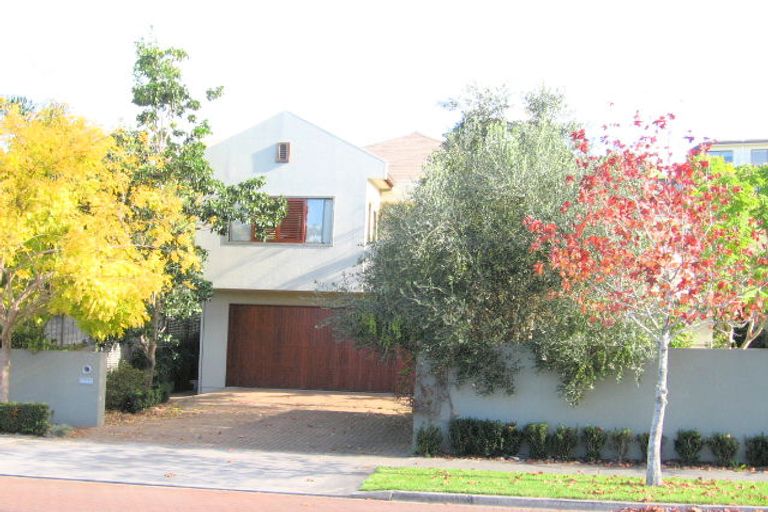 Photo of property in 30 Oakwood Grove, Eastern Beach, Auckland, 2012