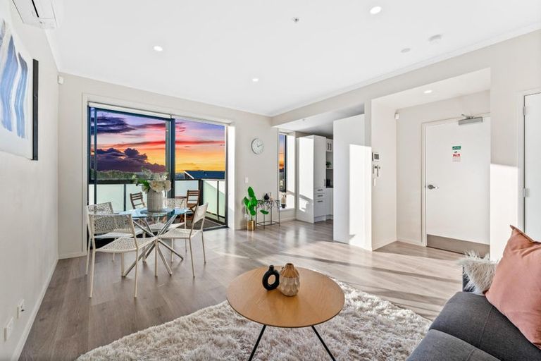 Photo of property in 3/20 Kerewhenua Crescent, Hobsonville, 0616