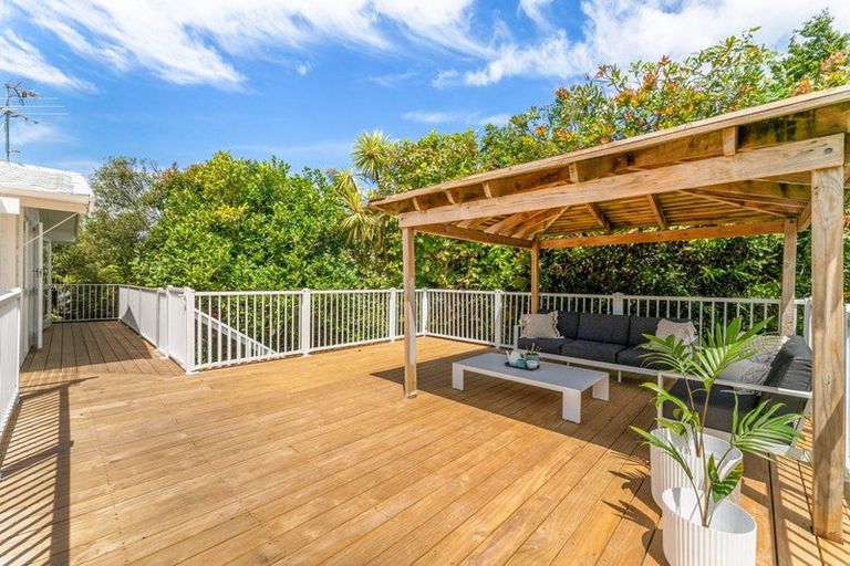 Photo of property in 99 Matipo Road, Te Atatu Peninsula, Auckland, 0610