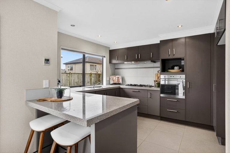 Photo of property in 28 Pickaberry Avenue, Karaka, Papakura, 2113