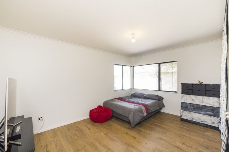 Photo of property in 31 Ruapehu Drive, Fitzherbert, Palmerston North, 4410