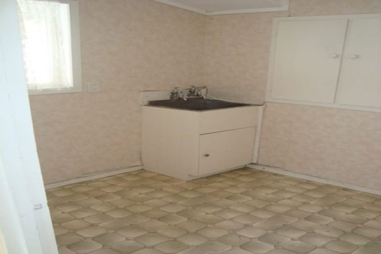 Photo of property in 16 Rotoiti Avenue, Pakuranga Heights, Auckland, 2010