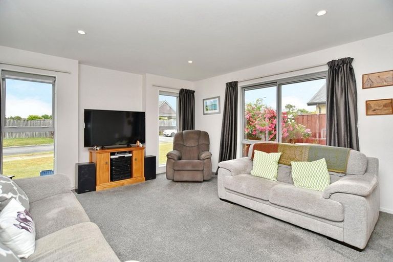 Photo of property in 10 Old Farm Place, Rangiora, 7400