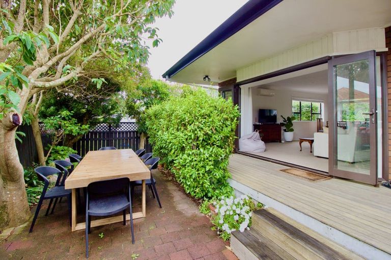 Photo of property in 9a Kiwi Road, Point Chevalier, Auckland, 1022