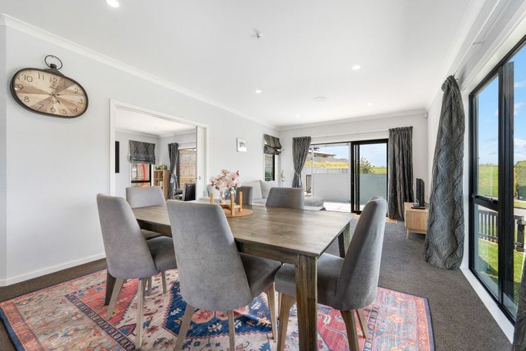 Photo of property in 1 Vaucluse Heights, Fitzherbert, Palmerston North, 4410