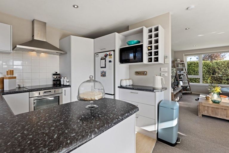 Photo of property in 21 La Perouse Place, Northcote, Christchurch, 8052