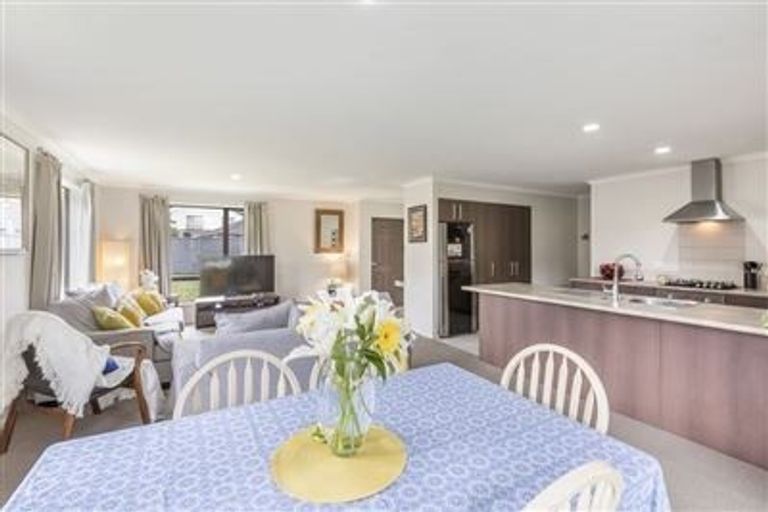 Photo of property in 21h Bonita Avenue, Stanmore Bay, Whangaparaoa, 0932