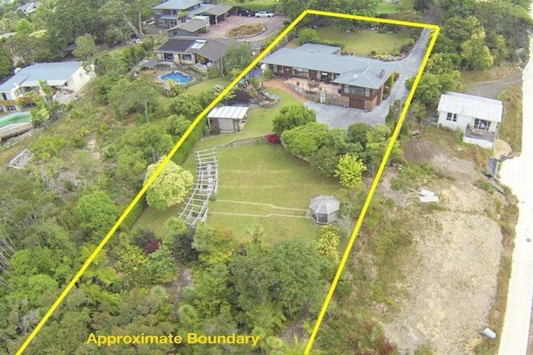Photo of property in 209 Golf Road, Titirangi, Auckland, 0604