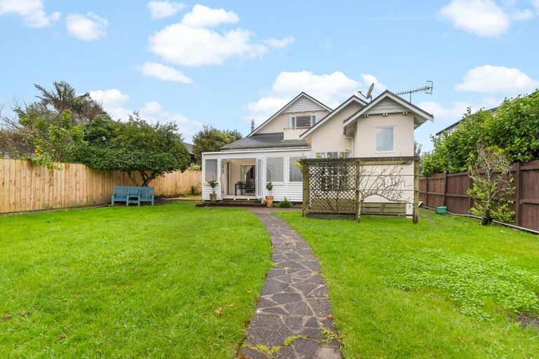 Photo of property in 33 Churchill Road, Cockle Bay, Auckland, 2014