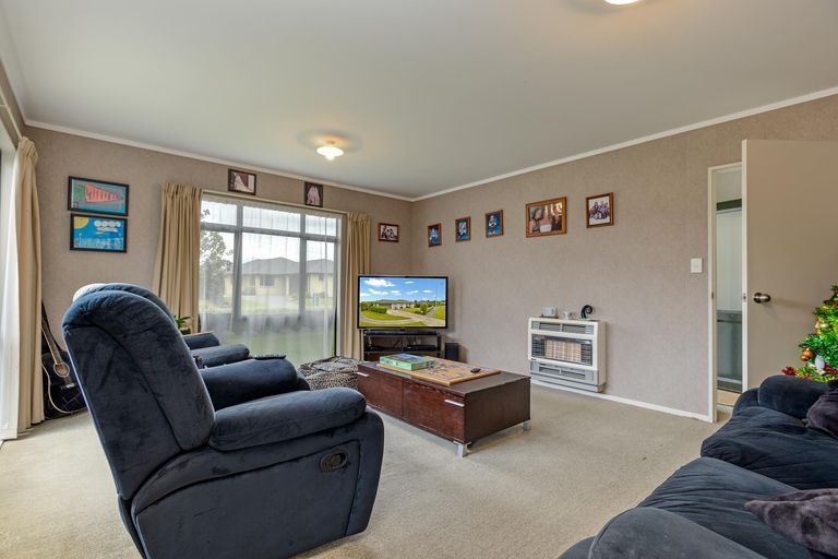 Photo of property in 28 Meridian Grove, Kelvin Grove, Palmerston North, 4414