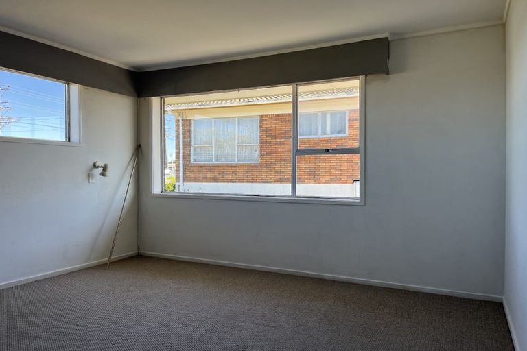 Photo of property in 68 Royal Road, Massey, Auckland, 0614