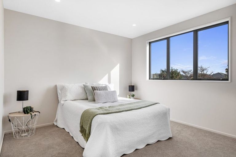 Photo of property in 98 Willowview Drive, Redwood, Christchurch, 8051