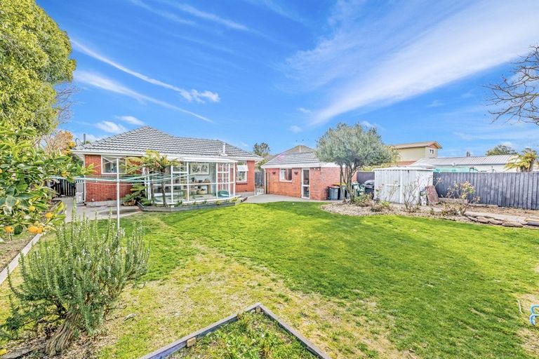 Photo of property in 103 Warren Crescent, Hillmorton, Christchurch, 8025