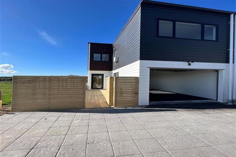 Photo of property in 31 Aramata Road, Papakura, 2110