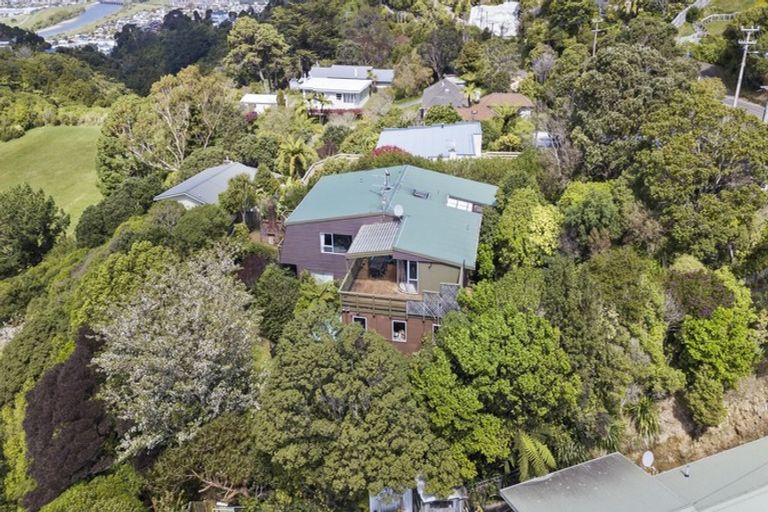 Photo of property in 134 Miromiro Road, Normandale, Lower Hutt, 5010