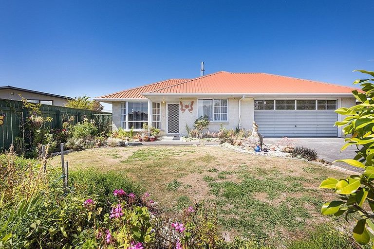 Photo of property in 21 Colonial Place, Kelvin Grove, Palmerston North, 4414