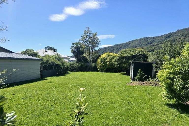 Photo of property in 16 Buller Street, Picton, 7220