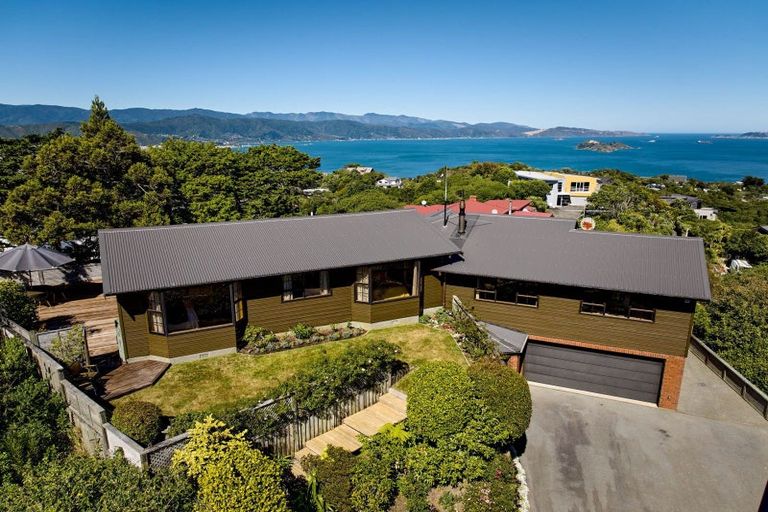 Photo of property in 63 Maungaraki Road, Korokoro, Lower Hutt, 5012