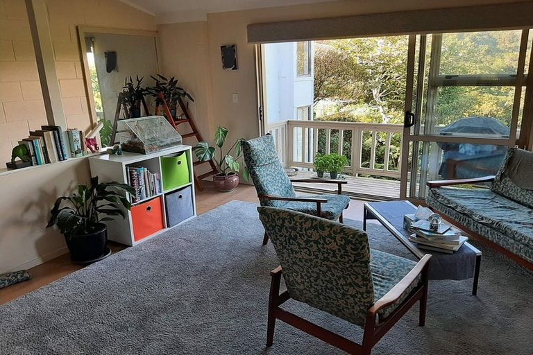 Photo of property in 2/8 Narbada Crescent, Khandallah, Wellington, 6035