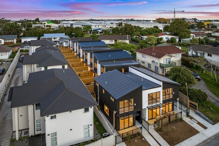 Photo of property in 1/23 Tudor Road, Henderson, Auckland, 0610