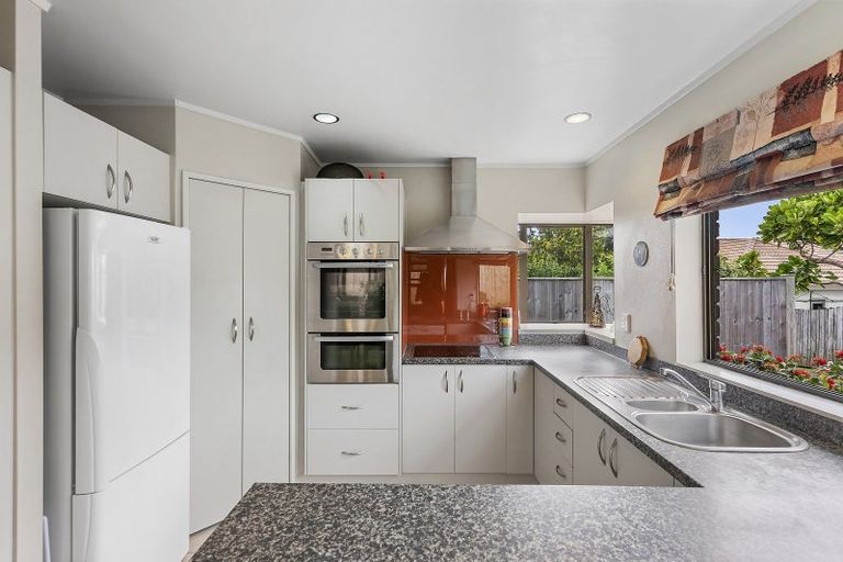 Photo of property in 77a Mirrabooka Avenue, Botany Downs, Auckland, 2010