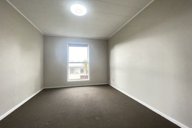 Photo of property in 4 Hewlett Road, Massey, Auckland, 0614