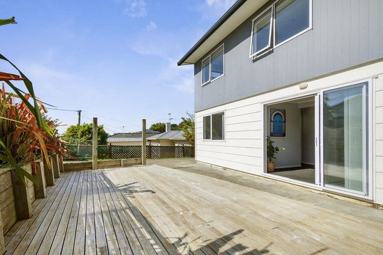 Photo of property in 2 Bell Street, Tawa, Wellington, 5028