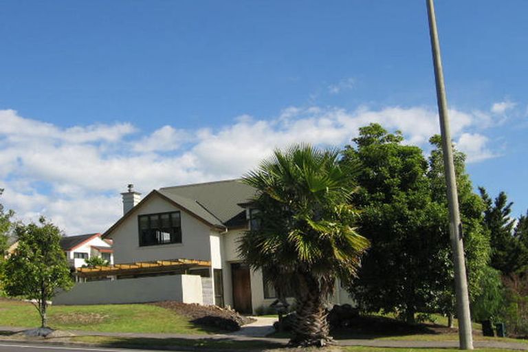 Photo of property in 93 Caribbean Drive, Unsworth Heights, Auckland, 0632