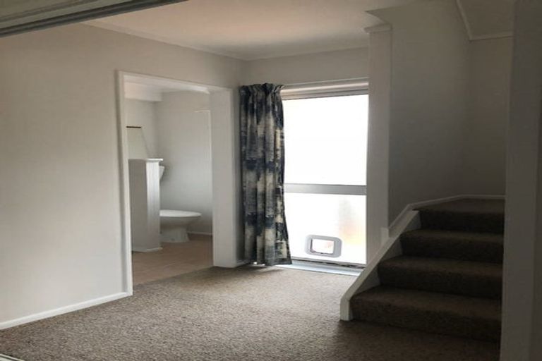 Photo of property in 29 Hollydale Grove, Churton Park, Wellington, 6037