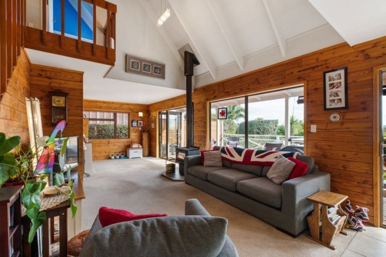 Photo of property in 38 Whangaparaoa Road, Red Beach, 0932