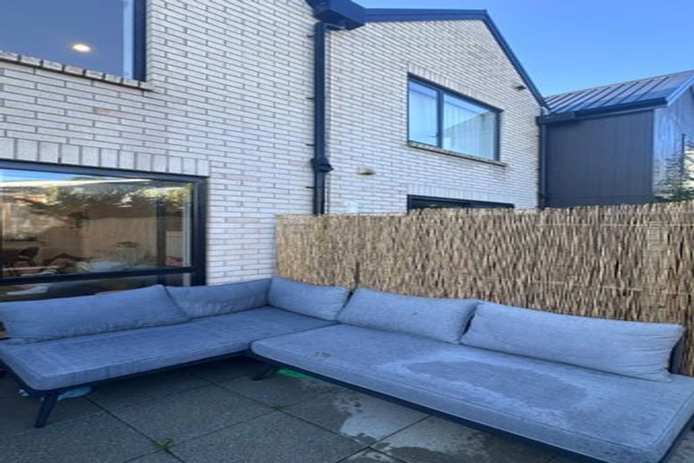 Photo of property in 8 Wharara Lane, Massey, Auckland, 0614