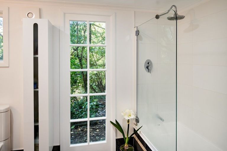 Photo of property in 72 Paremata Road, Paremata, Porirua, 5024