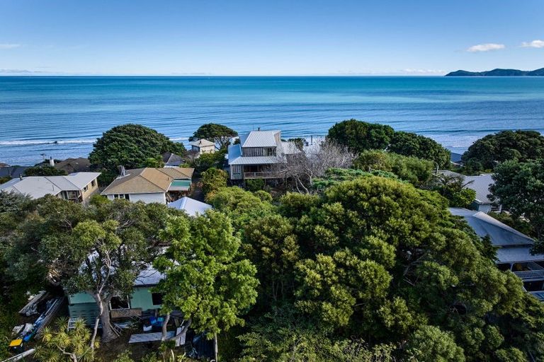 Photo of property in 13 The Parade, Paekakariki, 5034