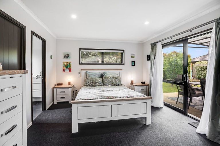 Photo of property in 16 Trauzer Place, Flagstaff, Hamilton, 3210