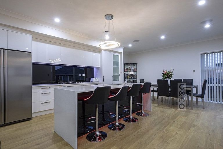 Photo of property in 2 Tauwaka Crescent, Riverhead, 0820