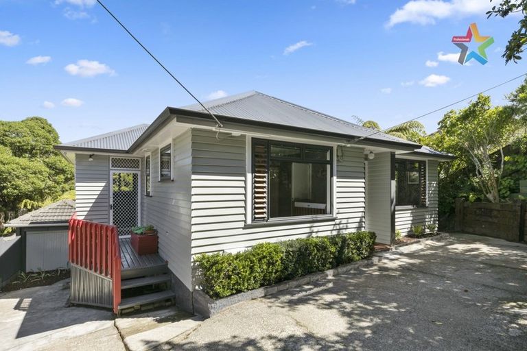 Photo of property in 41 Maungaraki Road, Korokoro, Lower Hutt, 5012
